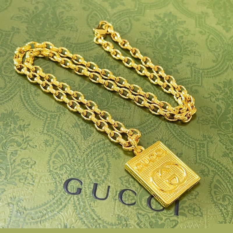 G*u*i necklaces